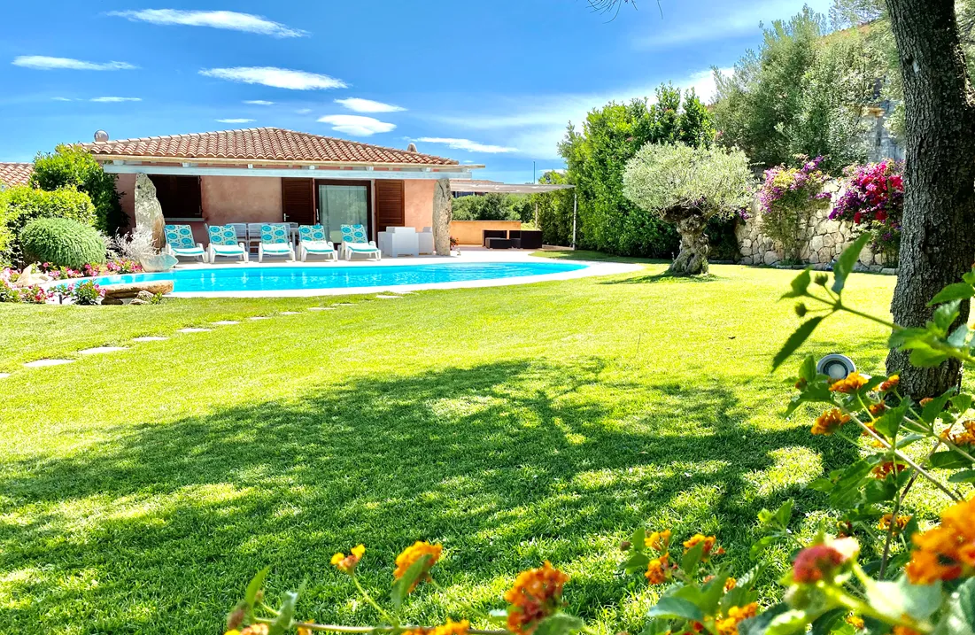 Villa con piscina e giardino